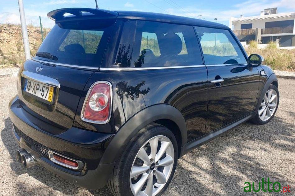 2013' MINI Cooper S photo #3