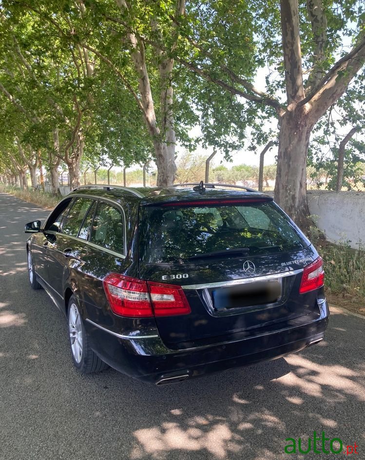 2012' Mercedes-Benz E 300 photo #4
