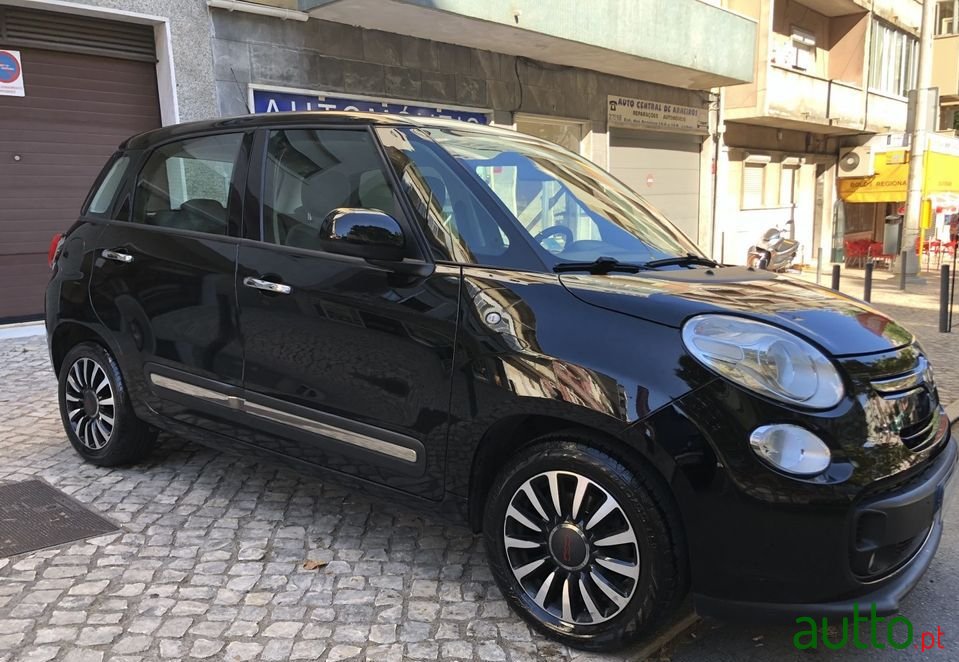 2016' Fiat 500L photo #2