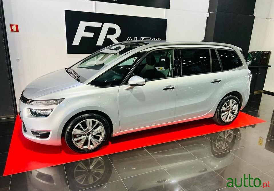 2016' Citroen C4 Grand Picasso photo #4