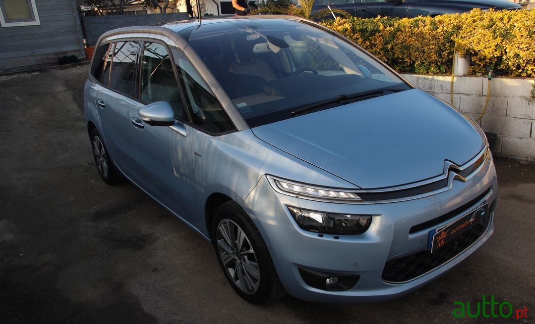 2014' Citroen C4 Grand Picasso photo #3