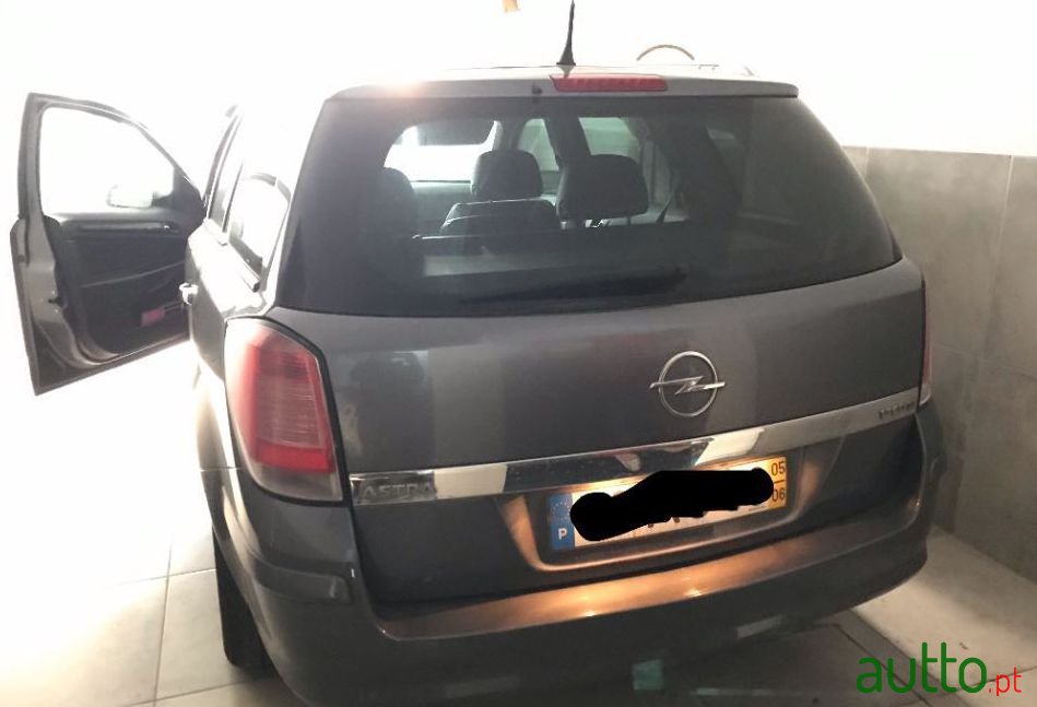 2005' Opel Astra Caravan photo #3