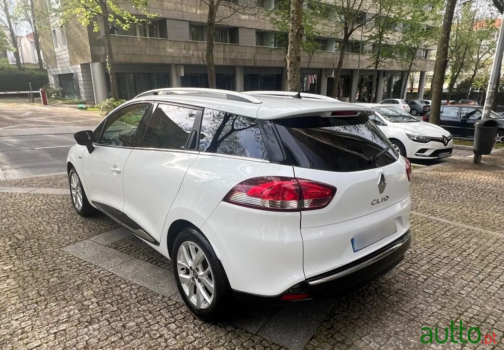2019' Renault Clio Sport Tourer photo #5