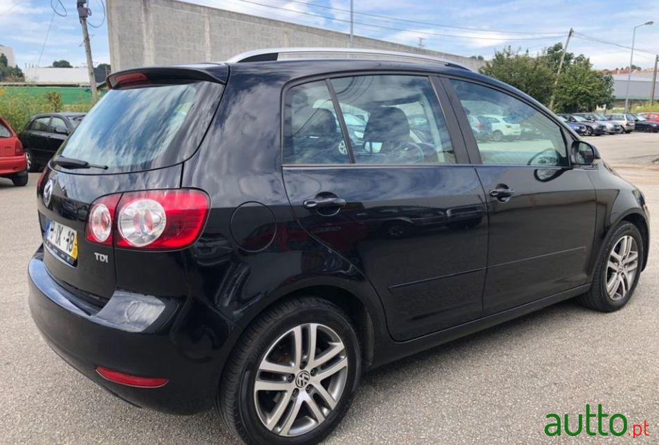 2010' Volkswagen Golf Plus Highline photo #2