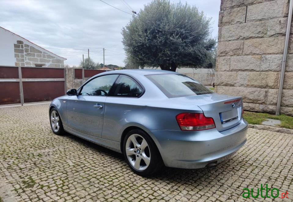 2009' BMW 120 D photo #2