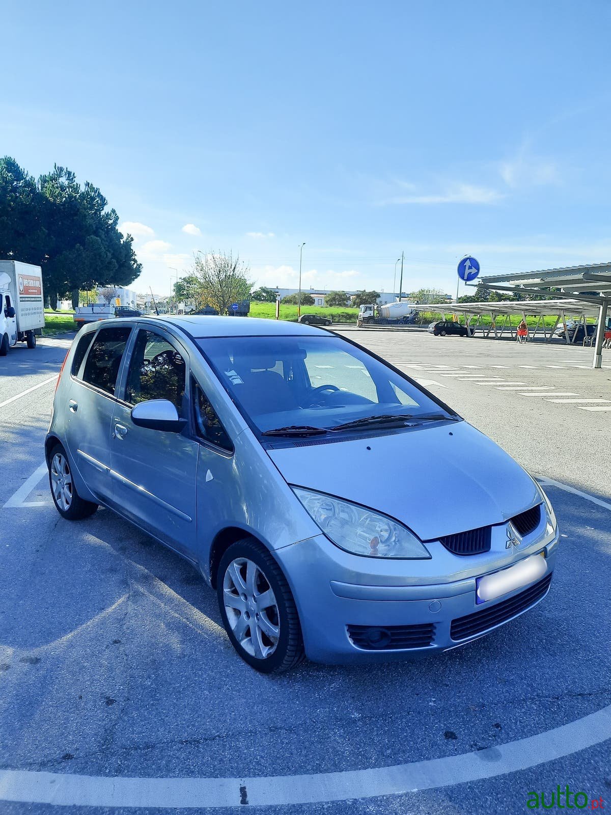 2004' Mitsubishi Colt Z30 photo #2