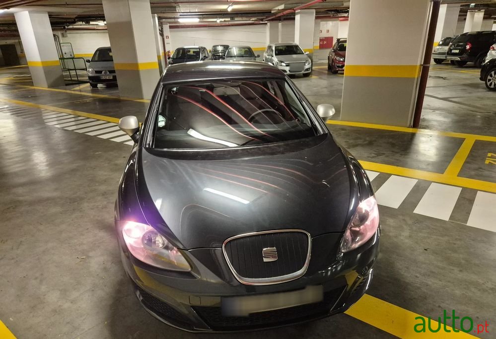 2011' SEAT Leon photo #6