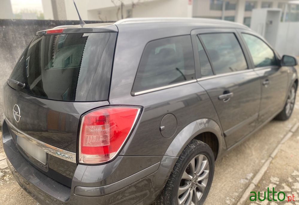 2010' Opel Astra photo #3