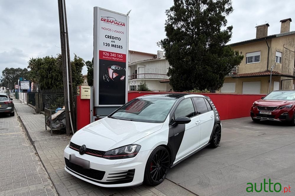 2015' Volkswagen Golf photo #1