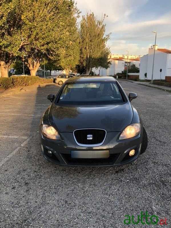 2009' SEAT Leon photo #2