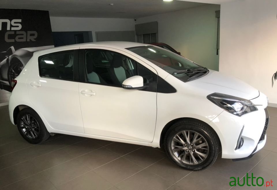 2017' Toyota Yaris photo #5