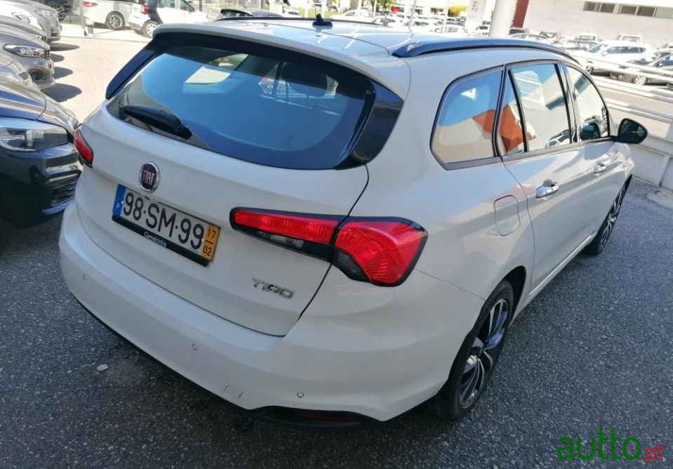 2017' Fiat Tipo Station Wagon photo #6