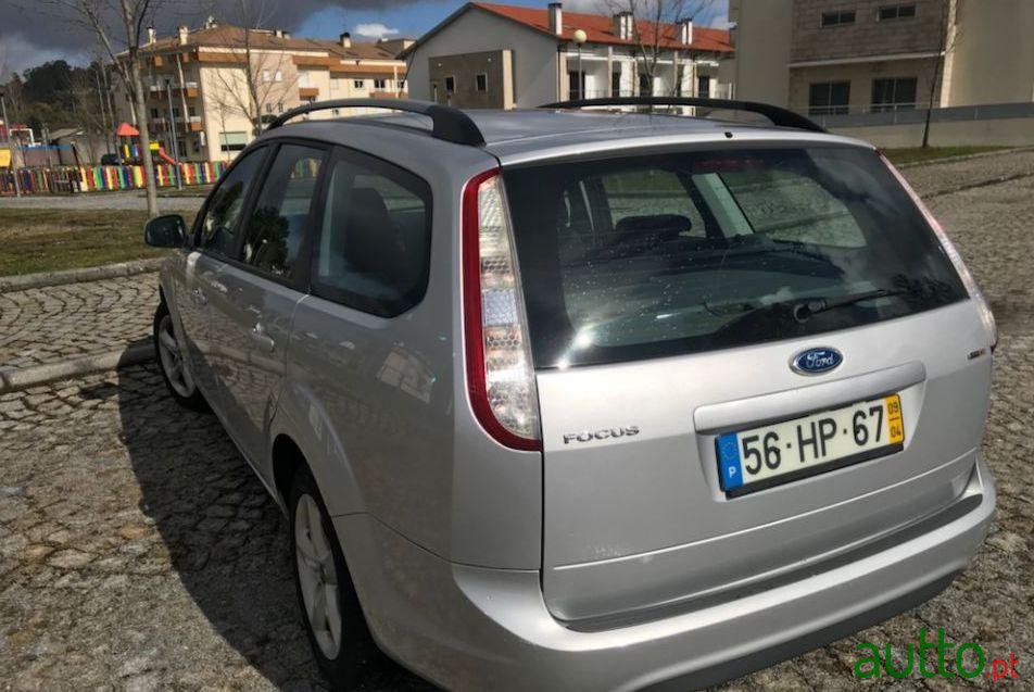 2009' Ford Focus Sw photo #1