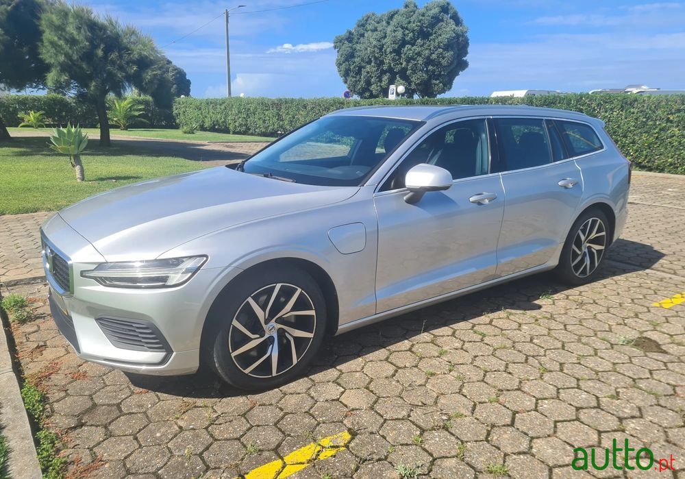 2019' Volvo V60 photo #2