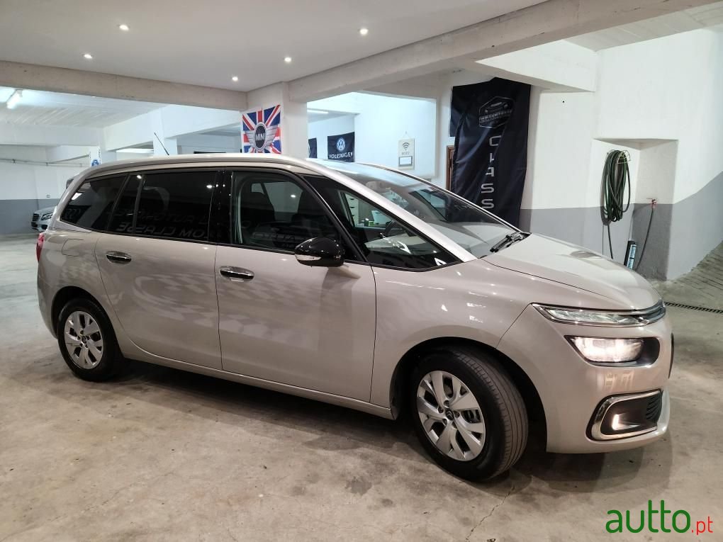 2017' Citroen C4 Grand Picasso photo #2