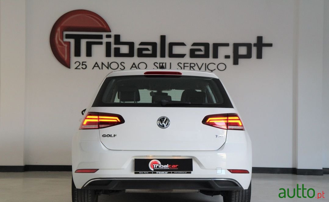 2017' Volkswagen Golf photo #3