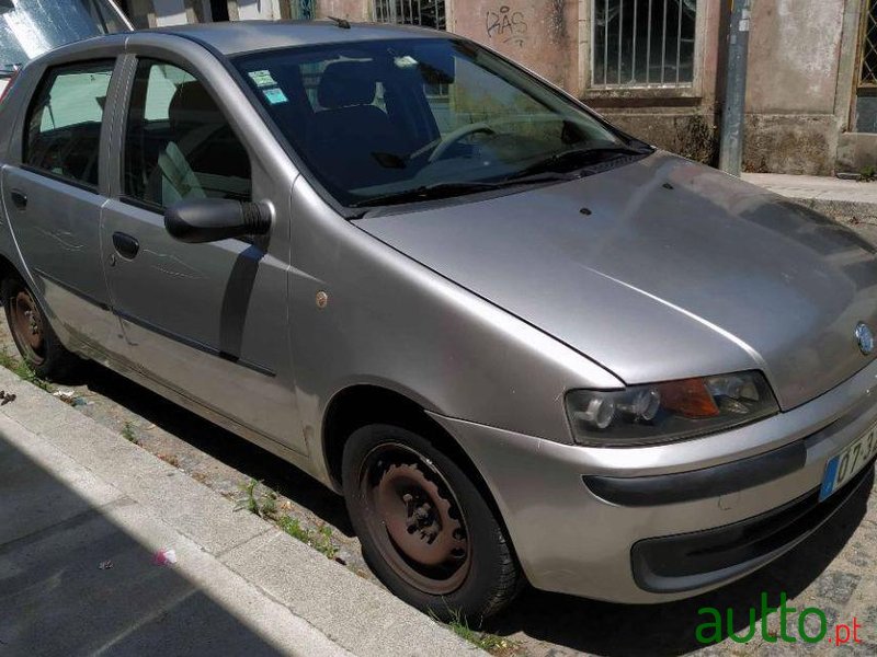 2002' Fiat Punto photo #2