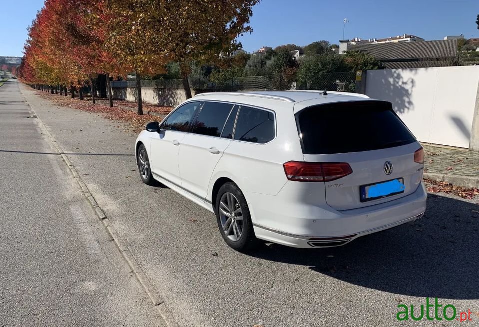 2017' Volkswagen Passat Variant photo #5