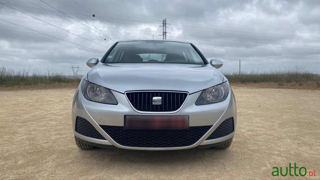 2010' SEAT Ibiza photo #2