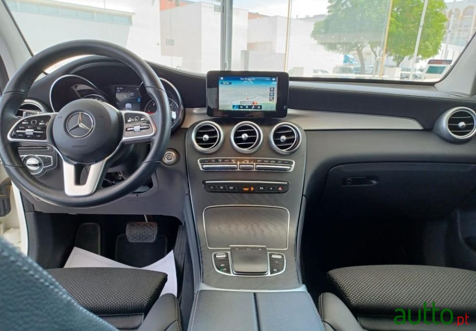 2020' Mercedes-Benz Glc-220 photo #5