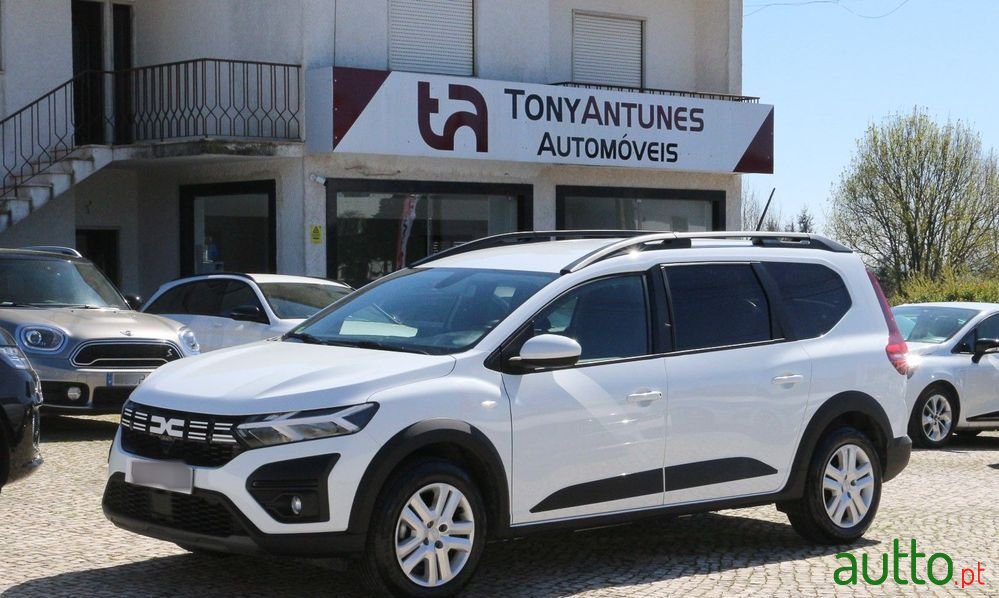 2023' Dacia Jogger photo #1