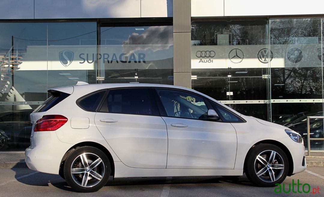 2017' BMW 216 Active Tourer photo #3