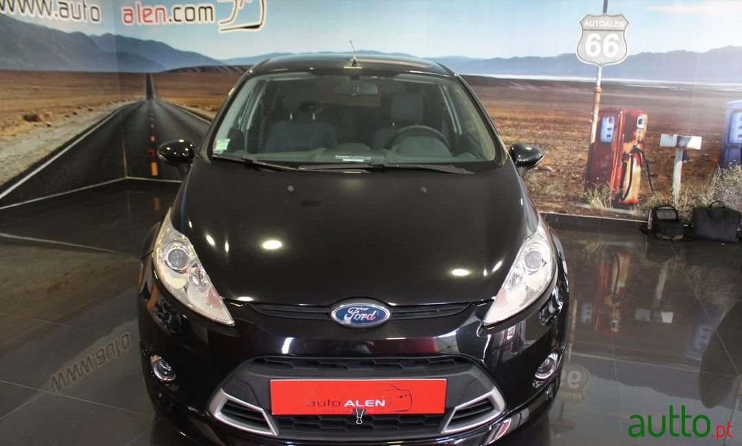 2010' Ford Fiesta photo #2