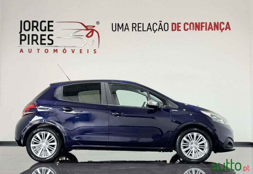 2017' Peugeot 208 1.2 Puretech Style photo #3
