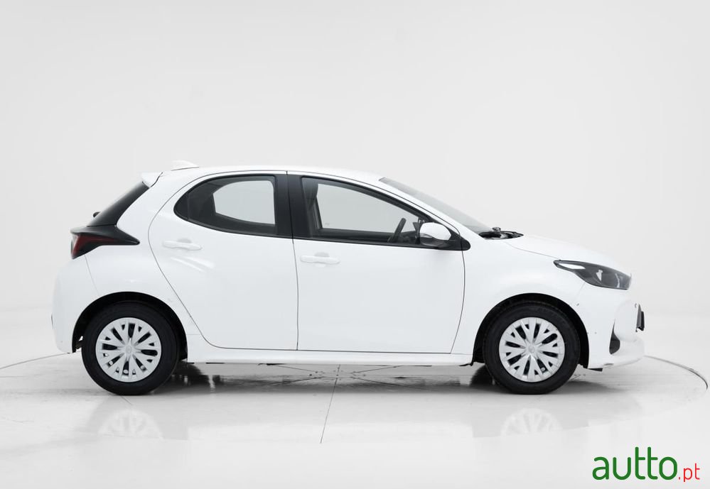 2022' Toyota Yaris photo #2