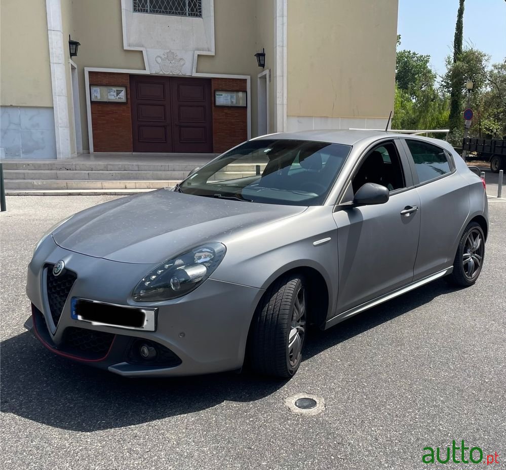 2016' Alfa Romeo Giulietta photo #1