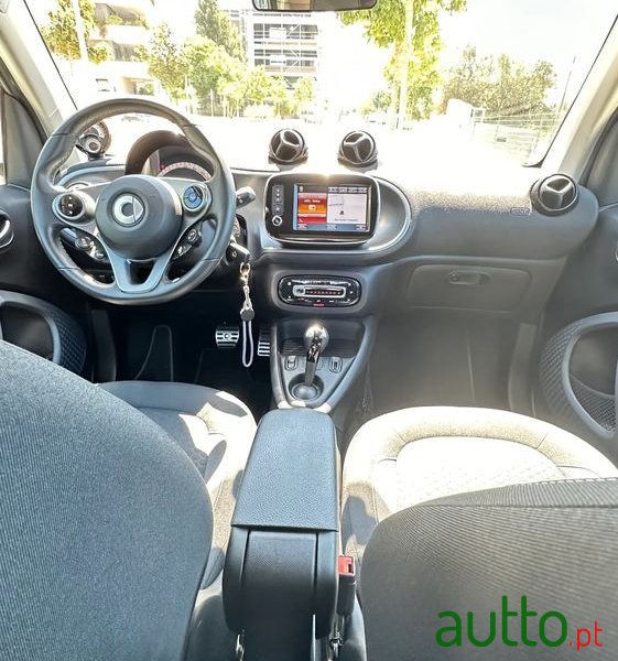 2020' Smart Fortwo Eq Passion photo #5