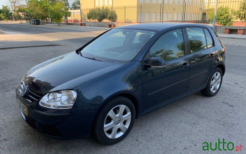 2004' Volkswagen Golf photo #4