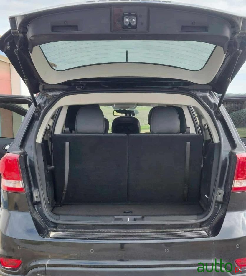 2014' Fiat Freemont 2.0 M-Jet Urban photo #6