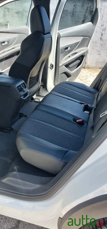 2018' Peugeot 3008 photo #6