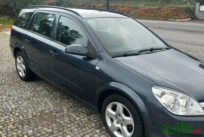 2007' Opel Astra Caravan photo #1