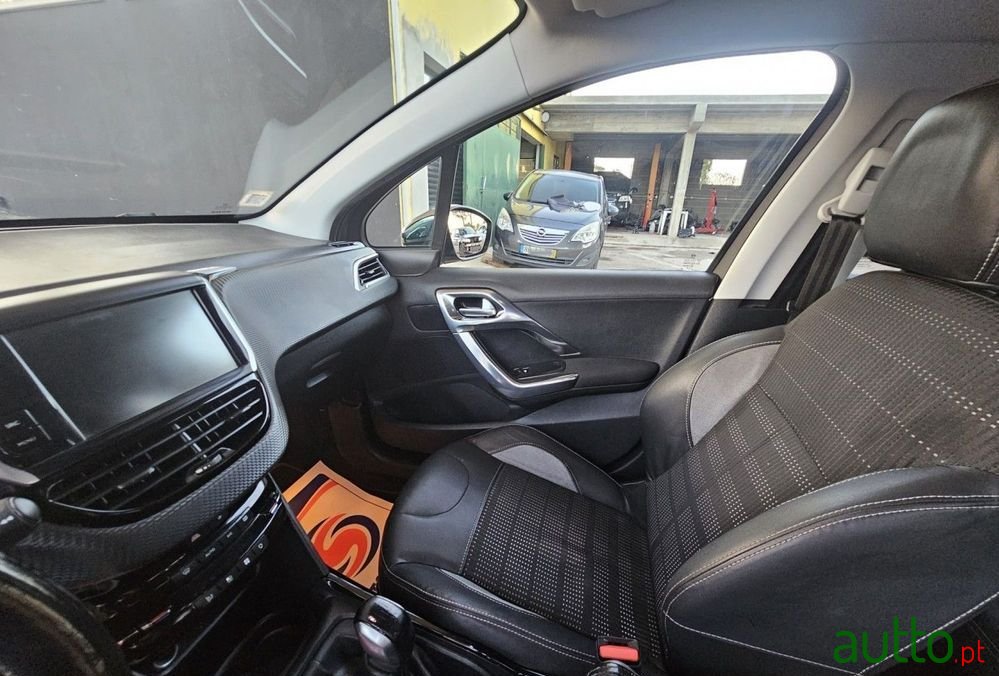 2015' Peugeot 2008 1.4 Hdi Allure photo #5