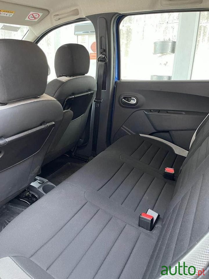 2023' Dacia Lodgy photo #6