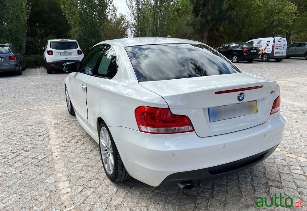 2011' BMW Série 1 D Coupe photo #6