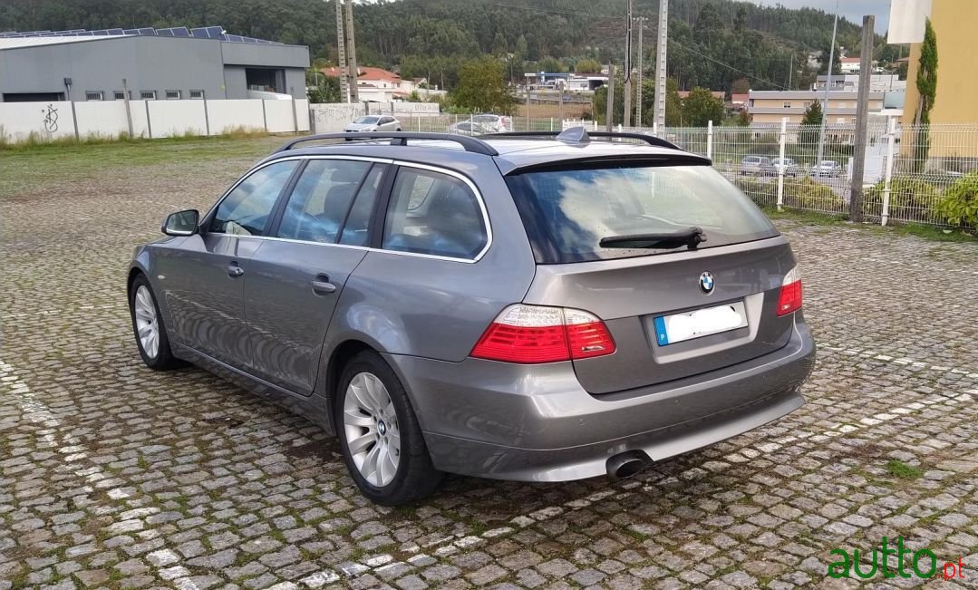 2010' BMW 520 Sport photo #3