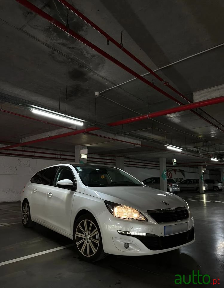 2015' Peugeot 308 1.6 Bluehdi Allure photo #1