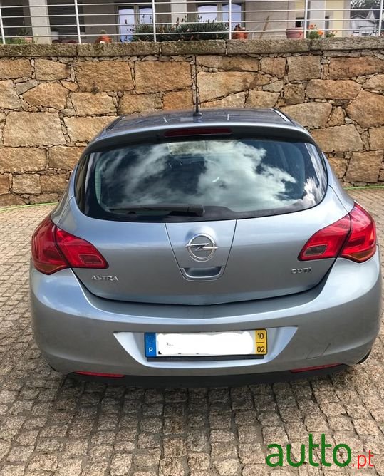 2010' Opel Astra photo #3