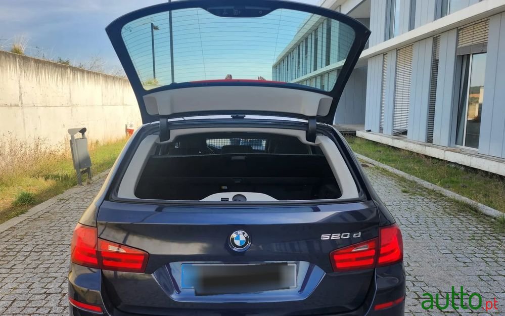 2011' BMW 520 photo #6