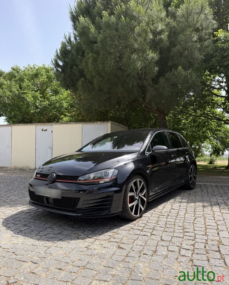 2016' Volkswagen Golf photo #1