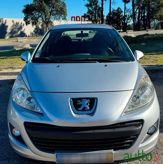 2010' Peugeot 207 photo #2