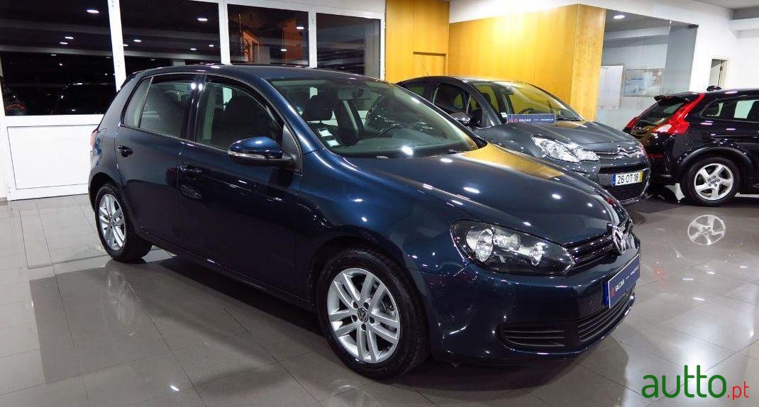 2009' Volkswagen Golf photo #2