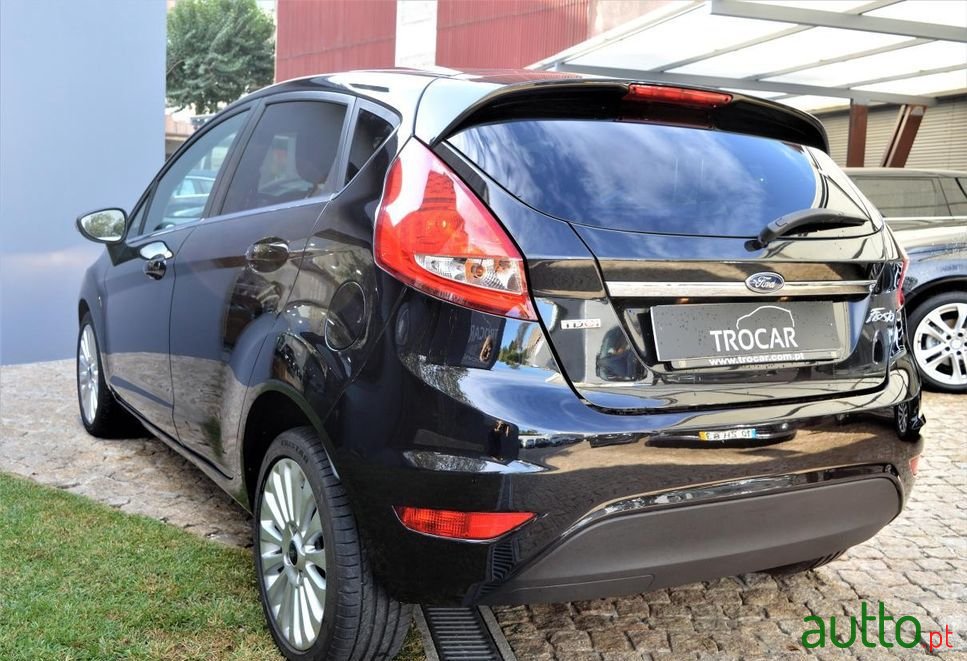 2010' Ford Fiesta photo #3