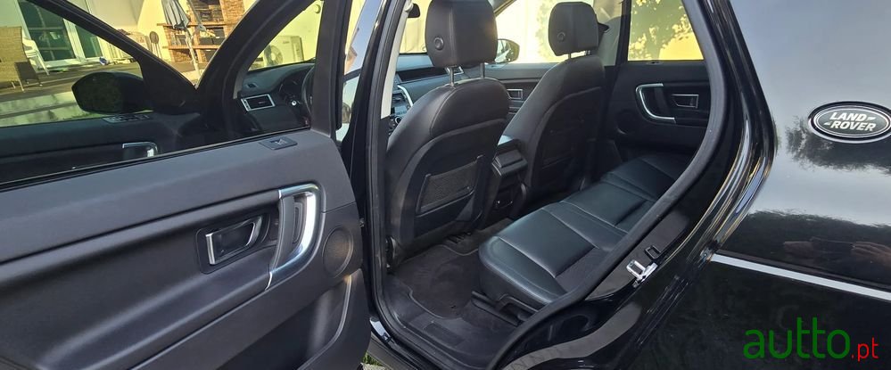 2016' Land Rover Discovery Sport photo #2
