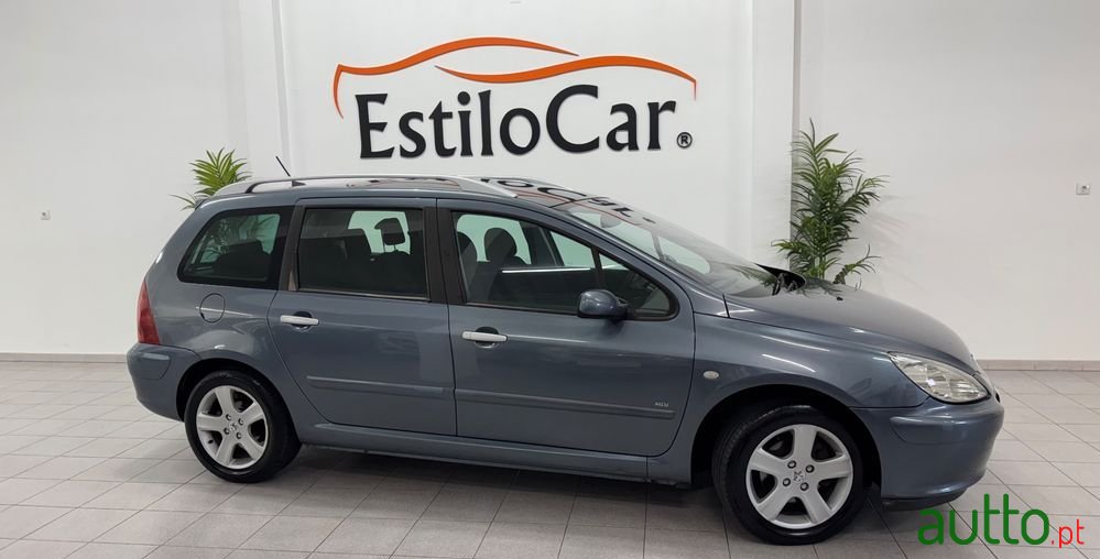 2004' Peugeot 307 Sw photo #3