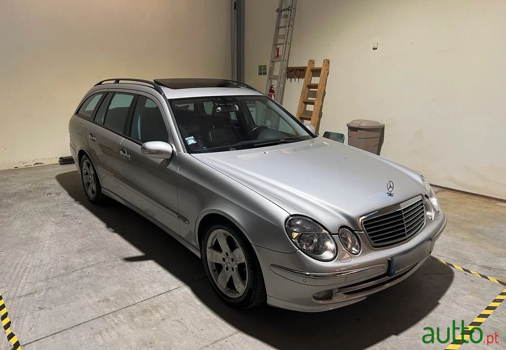 2004' Mercedes-Benz E 270 photo #4