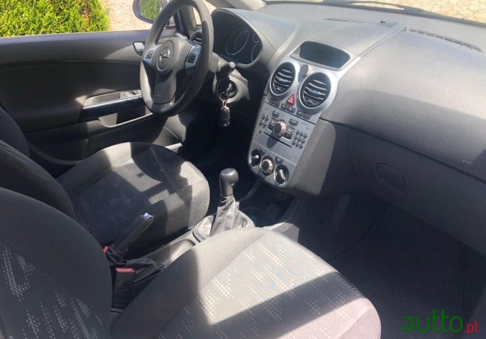 2013' Opel Corsa photo #6